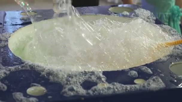 Bolle di sapone alla festa in casa — Video Stock