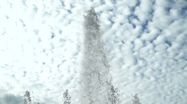 Çeşme gökyüzü arka planı