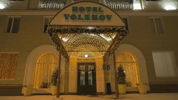 Facciata dell'edificio dell'hotel Volkhov a quattro stelle — Video Stock