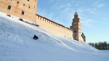 Yokuş aşağı kışın halletme çocuk