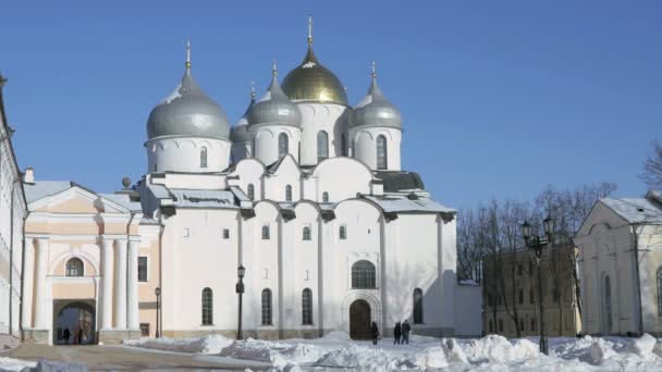 Novgorod városában a Szent Szófia-székesegyház — Stock videók
