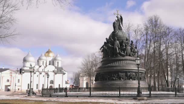 Millennium van Rusland monument in Veliky Novgorod — Stockvideo