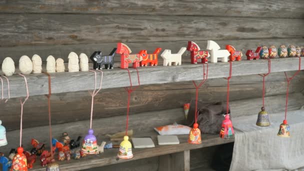 Tradizionale festivo colorato russo giocattoli in legno — Video Stock