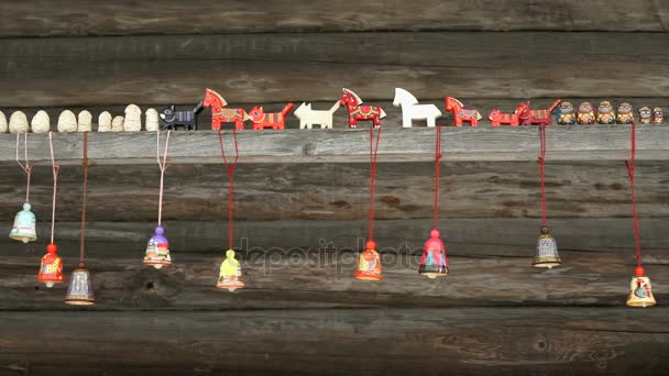 Tradicional festivo colorido ruso juguetes de madera — Vídeos de Stock