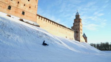 Yokuş aşağı kışın halletme çocuk