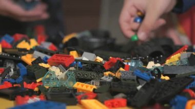 Çocuk Seti bina ile oyun. Yakın çekim