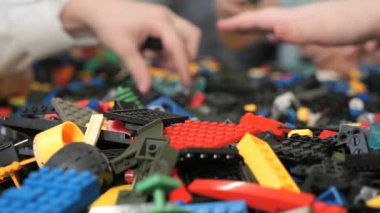 Çocuk Seti bina ile oyun. Yakın çekim