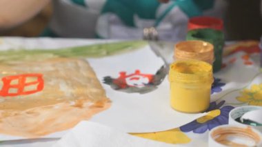 Bilinmeyen kız suluboyalar resimle çizim