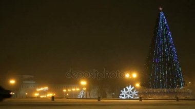 Noel ağacı gece yanıp sönen