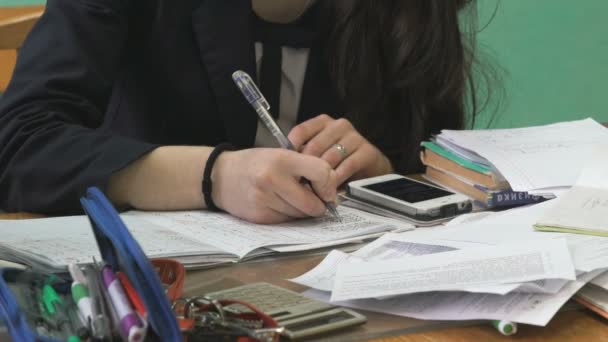Teenager girl on mathematics lesson — Stock Video