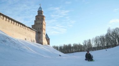 Yokuş aşağı kışın halletme çocuk