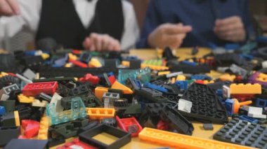 Çocuk Seti bina ile oyun. Yakın çekim