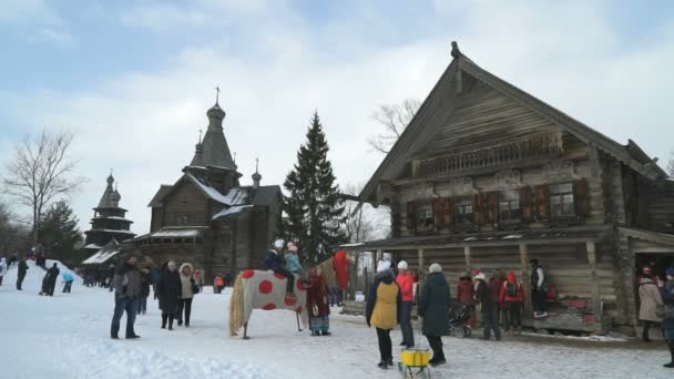 Vitoslavlitsy i Veliky Novgorod, Ryssland i vinter — Stockvideo