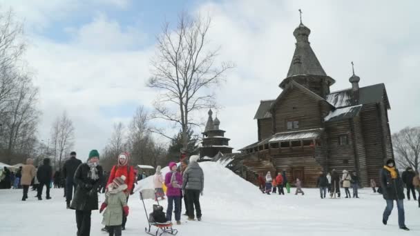 Vitoslavlitsy in Veliky Novgorod, Rusland in de winter — Stockvideo