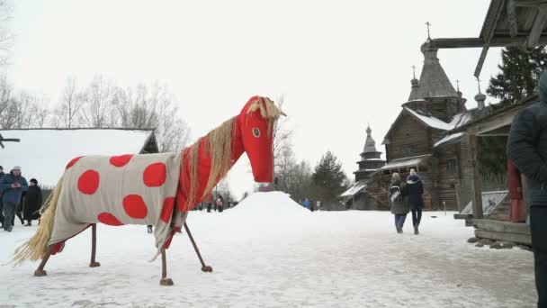 Vitoslavlitsy in Veliky Novgorod, Rusland in de winter — Stockvideo