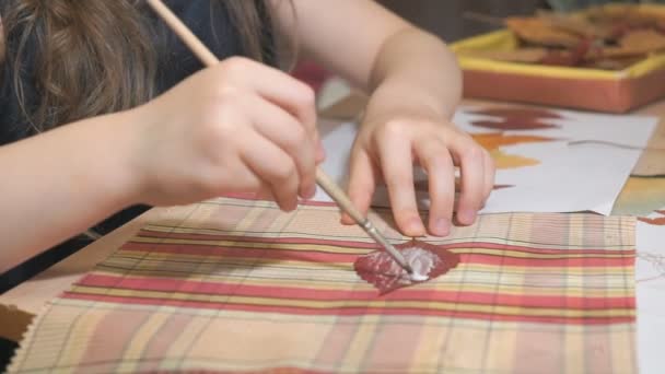 Child making herbarium from leaves. Close-up — Stock Video