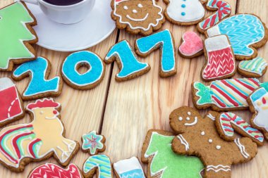 Gingerbreads yeni 2017 yılı (kart olarak kullanılabilir için dekore edilmiştir)
