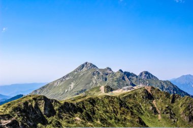 Kafkas Dağları. Rusya, Soçi, Krasnaya Polyana, Rosa Khutor. Tepe 2320m