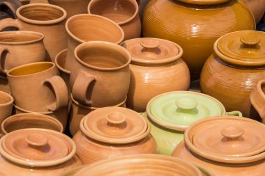 Kil kupalar ve tencere, el yapımı, closeup fotoğraf