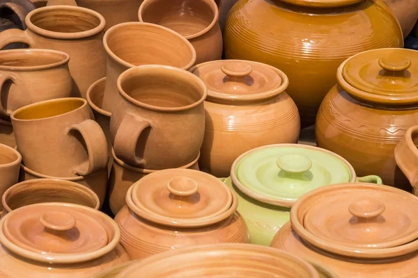 Kil kupalar ve tencere, el yapımı, closeup fotoğraf