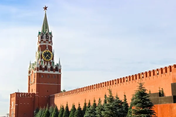 Moskova Kremlin, Kızıl Meydan, işçinin Kulesi