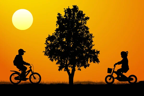 Encontro de crianças em bicicletas perto de uma árvore no pôr do sol, vetor de silhueta — Vetor de Stock