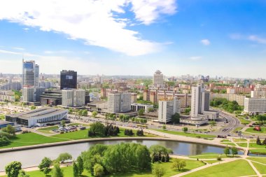 Spor Sarayı, otel Hilton, Royal Plaza, ev Ticaret Birliği tarafından. Nyamiha, Minsk, Beyaz Rusya, 20 Mayıs 2017. Havadan görünümü.