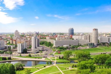 Minsk, Nemiga (anahtarları, sendika, otel, park House olasılığı). Havadan görünümü, Bahar - 20 Mayıs 2017. Belarus.