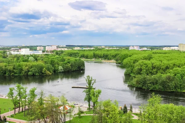 Nemiga, Minsk. Havadan görünümü. Trinity hill, nehir Svisloch, Royal Plaza, otel tarafından Hilton ve etc. Beyaz Rusya, 20 Mayıs 2017