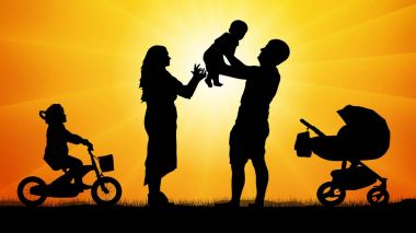 Gün batımı siluet, çocuklu mutlu aile