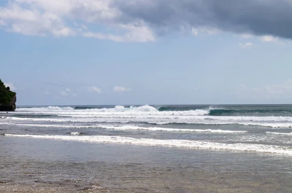 Wellen am balangan beach bali — Stockfoto