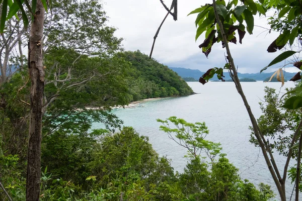 Senderismo en El nido, Palawan, Filipinas — Foto de Stock