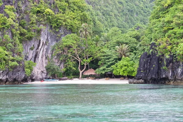 Spiaggia vuota a El Nido, Palawan, Filippine — Foto Stock