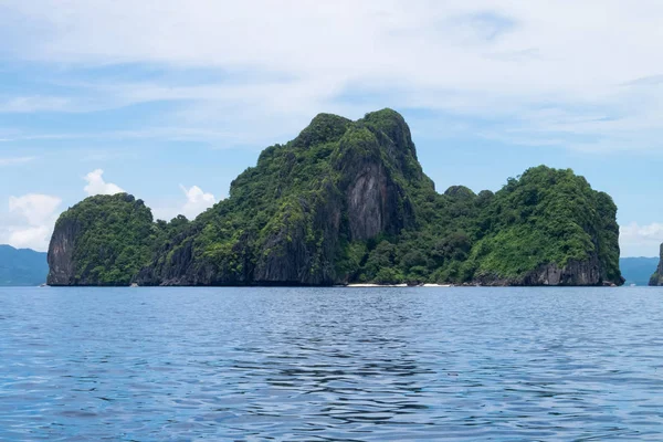 Rock formation in the ocean - El Nido, Palawan, Philippines — Stock Photo, Image