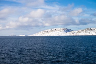 Güzel kar örtmek manzara bir tekne Lofoten için