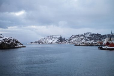 Güzel kar örtmek manzara bir tekne Lofoten için