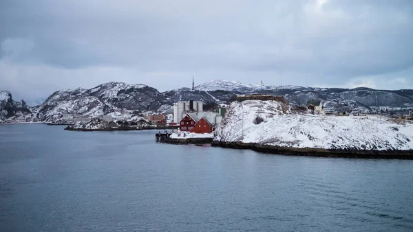 Vacker snö CoverDesigner landskap på en båt till Lofoten — Stockfoto