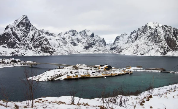 Prachtig uitzicht vanaf de Lofoten eilanden, Noorwegen in de winter — Stockfoto