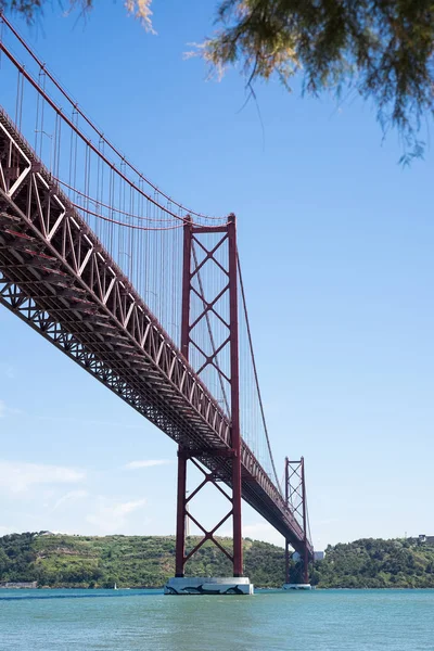 Ünlü kırmızı köprü tejo Nehri Lizbon
