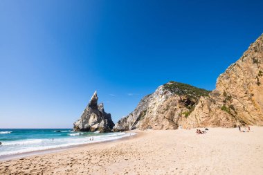 Praia da Ursa beach güneşli bir günde, Portekiz