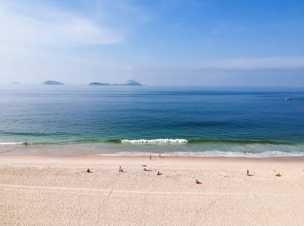 Antenowe drone widokiem na plażę Leblon, Rio de Janeiro — Zdjęcie stockowe