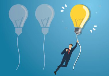 yaratıcı kavramlar gökyüzünde uçan bir ampul tutan işadamı