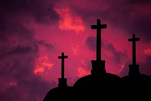 Katholiek Kruist Silhouet Met Een Zonsondergang Achtergrond Leven Gevaarlijke Tijden — Stockfoto