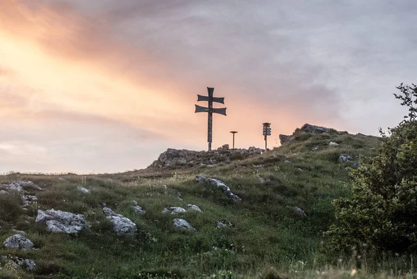 Slovakya Mala Fatra dağlarda günbatımı sırasında Hill'de Klak