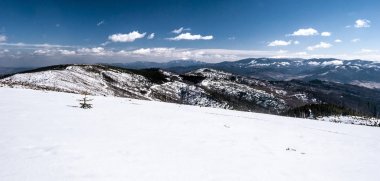 Kış Beskids dağlar panorama Polonya Magurka Wislanska Tepesi'nden