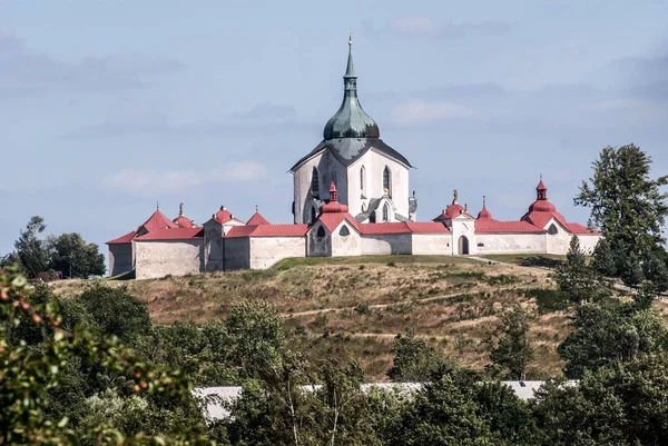Barokke kerk van sv. Jan Nepomucky op Zelená hora heuvel boven Zdar nad Sazavou stad in Tsjechië beschermd door Unesco — Stockfoto