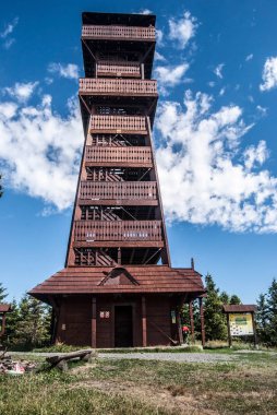 ahşap görünümü kule Velky Javornik tepe Moravskoslezske Beskydy Mountains, Çek Cumhuriyeti