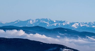 Kış yüksek Tatras dağlar panorama Lysa hora Hill Beskids Mountains, Çek Cumhuriyeti