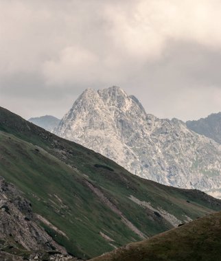 Svinica tepe Bystre sedlo üzerinden yüksek Tatras dağlarda geçmek Slovakya Mountains Batı Tatras