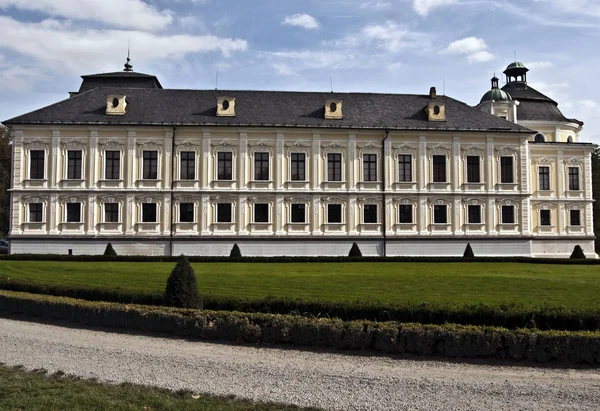 Castillo barroco en Kravare en República Checa — Foto de Stock